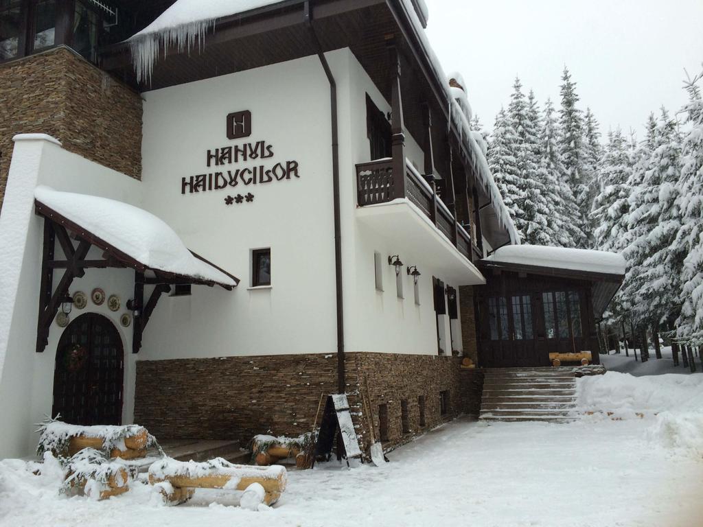 Hanul Haiducilor Obarsia-Lotrului Extérieur photo