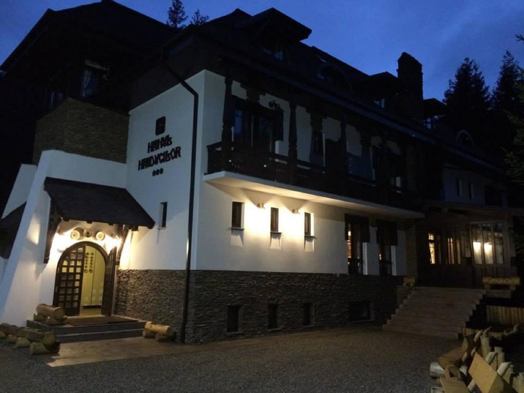 Hanul Haiducilor Obarsia-Lotrului Extérieur photo