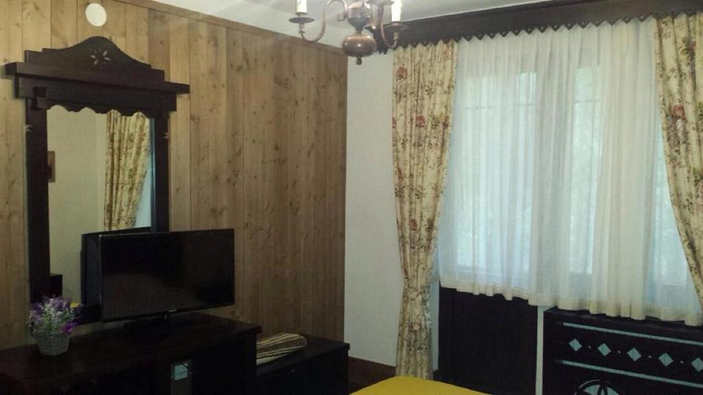 Hanul Haiducilor Obarsia-Lotrului Extérieur photo